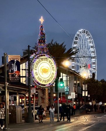 Image of: SkyStar Ferris Wheel arrives at Fisherman’s Wharf just in time for the holidays