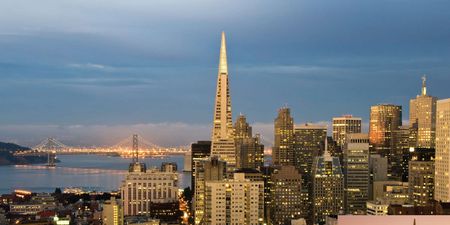 Image of: VIDEO: The Transamerica Pyramid Spinning Perfectly via Photos Shot Around an Exact Radius