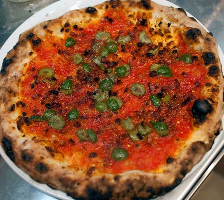 Image of: An East-Coaster Evaluates West-Coast Pizza