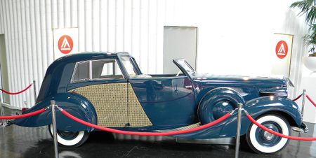 Image of: Just How Much is Academy of Art’s Vintage Car Collection Worth?