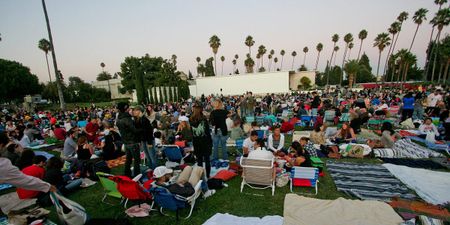 Image of: How to Picnic Right at Hollywood Forever Cemetery