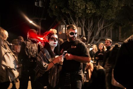 Image of: Stunning Photos from Día de los Muertos in the Mission