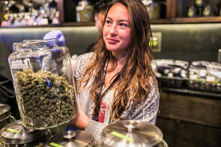 Image of: Valentine’s Day Gift Guide for Stoners