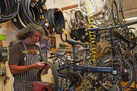Image of: Inside the Berkeley Bike Co-Op Getting Evicted for Condos