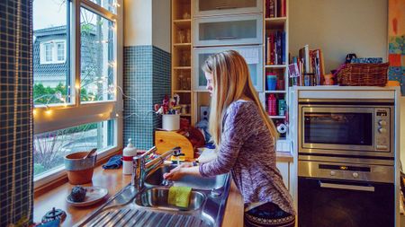 Image of: Social Distancing Is Impossible When You Can’t Afford to Live Alone