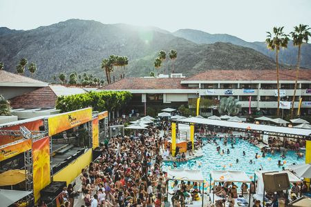 Image of: Photos from the “World’s Largest Lesbian Party”