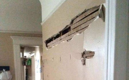 Image of: 16 Signs You Live in a Shitty Apartment