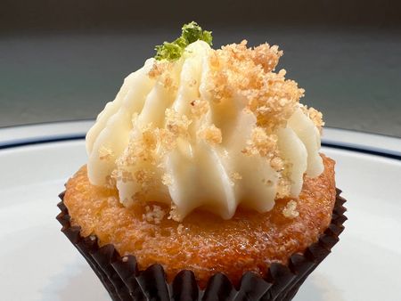 Image of: Cupcakin’ Bakery Puts an Obscene Amount of Effort Into Mini Cupcakes
