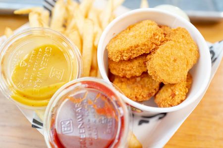 Image of: Meatless Chicken Nuggets Debut at Gott’s Roadside