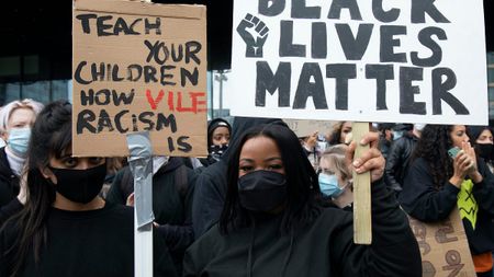 Image of: Where do I donate for Black Lives Matter? Why is the uprising / protesting violent? Should I go protest?