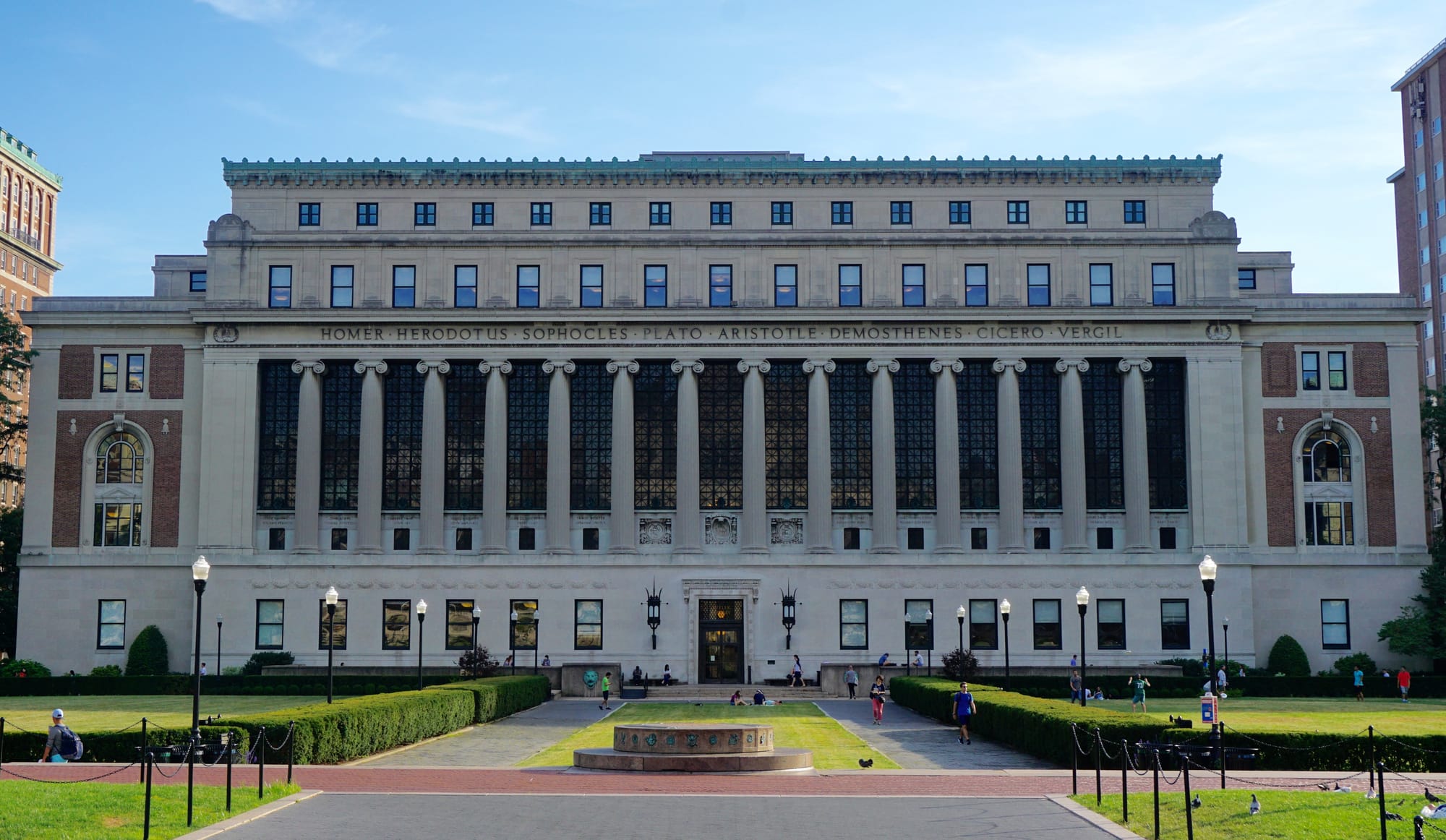 How to Get Into Columbia: A Guide to Standing Out Among Your Peers