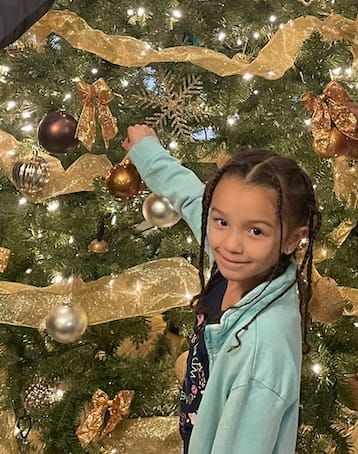 Holiday 🎄 Decorating Party!