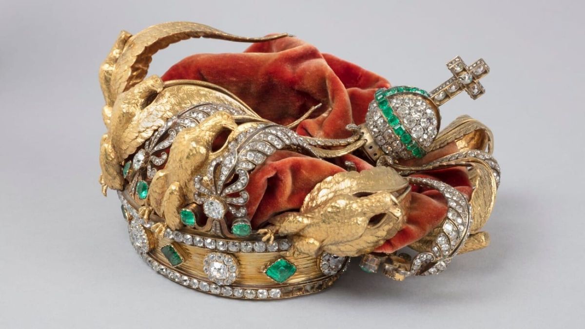 Empress Eugénie crown damaged in Louvre heist to be restored
