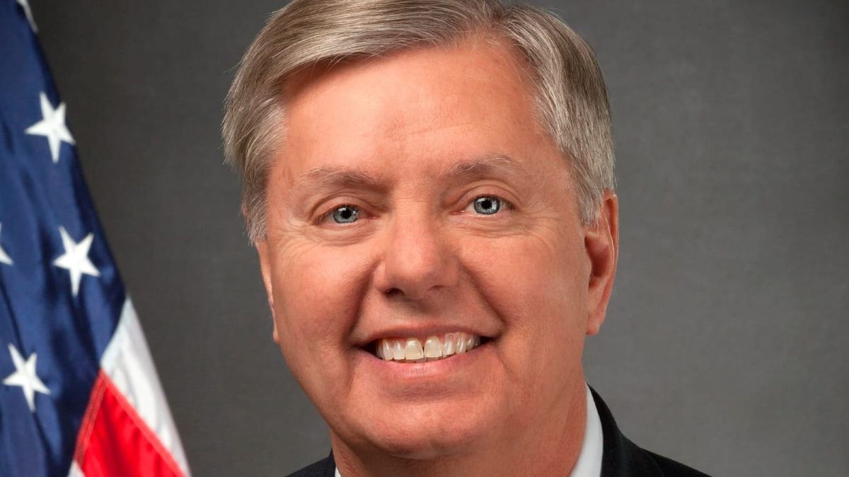 Lindsey Graham, senator who voted against arts funding for three decades, dies at 71