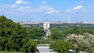 Trump-appointed commission approves arch despite fierce opposition