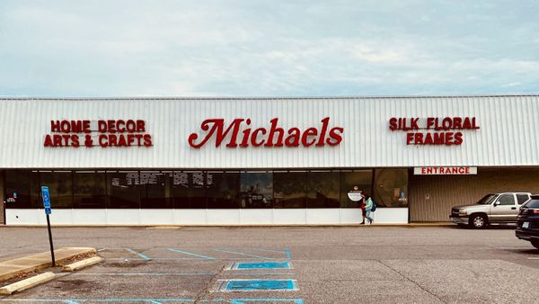 Art supply retailer Michaels sues Chicago artist Pose in marketing dispute