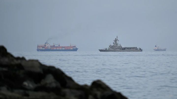 Обединеното кралство свиква глобална коалиция за отваряне на Хормузкия проток