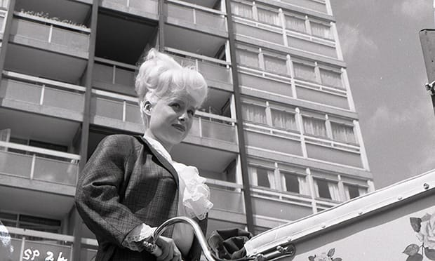 Barbara Windor in Sparrows Don't Sing