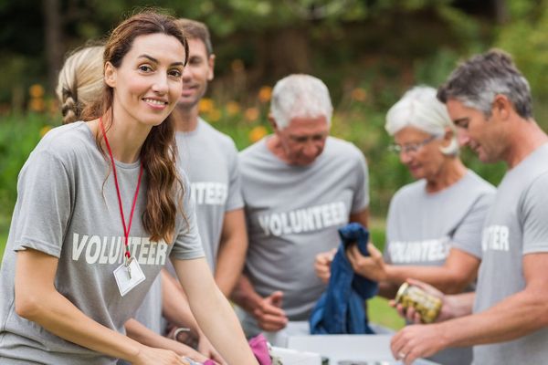 The Life-Changing Benefits of Volunteering for Mental Health