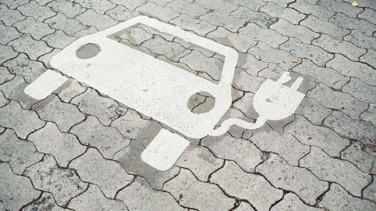 Electric vs Hybrid Cars: Which is Right for You?