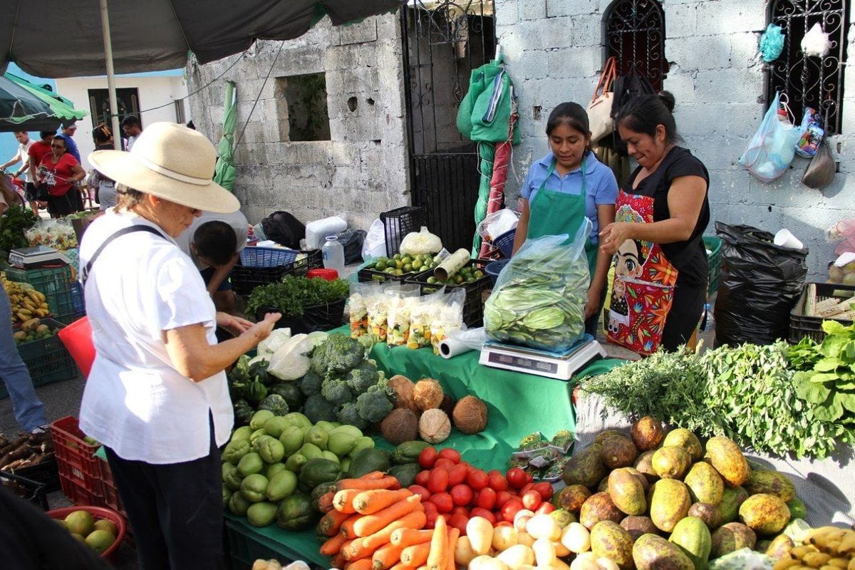 Confían tianguistas repuntar ventas en Día de Muertos, Navidad y Año Nuevo