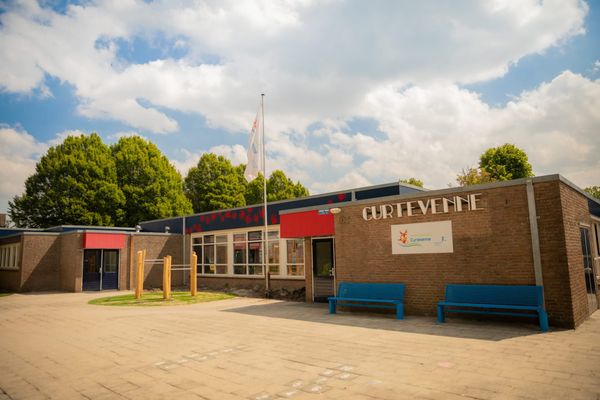 All-in the family: van dalende leerlingaantallen naar duurzaam onderwijs