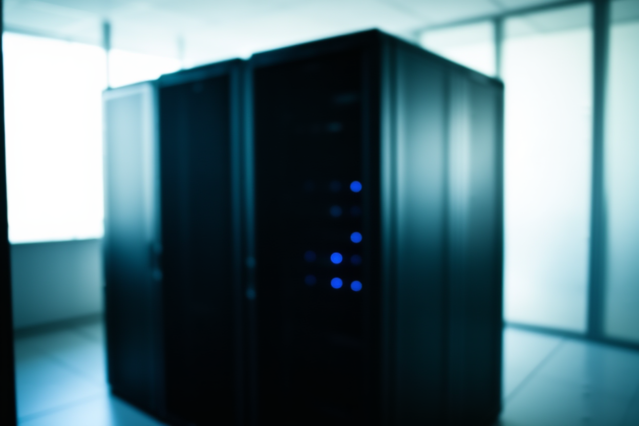 ein Server-Rack mit blauen LED-Lichtern, die Datenverarbeitung anzeigen, sauberer Bürohintergrund, Weitwinkelaufnahme