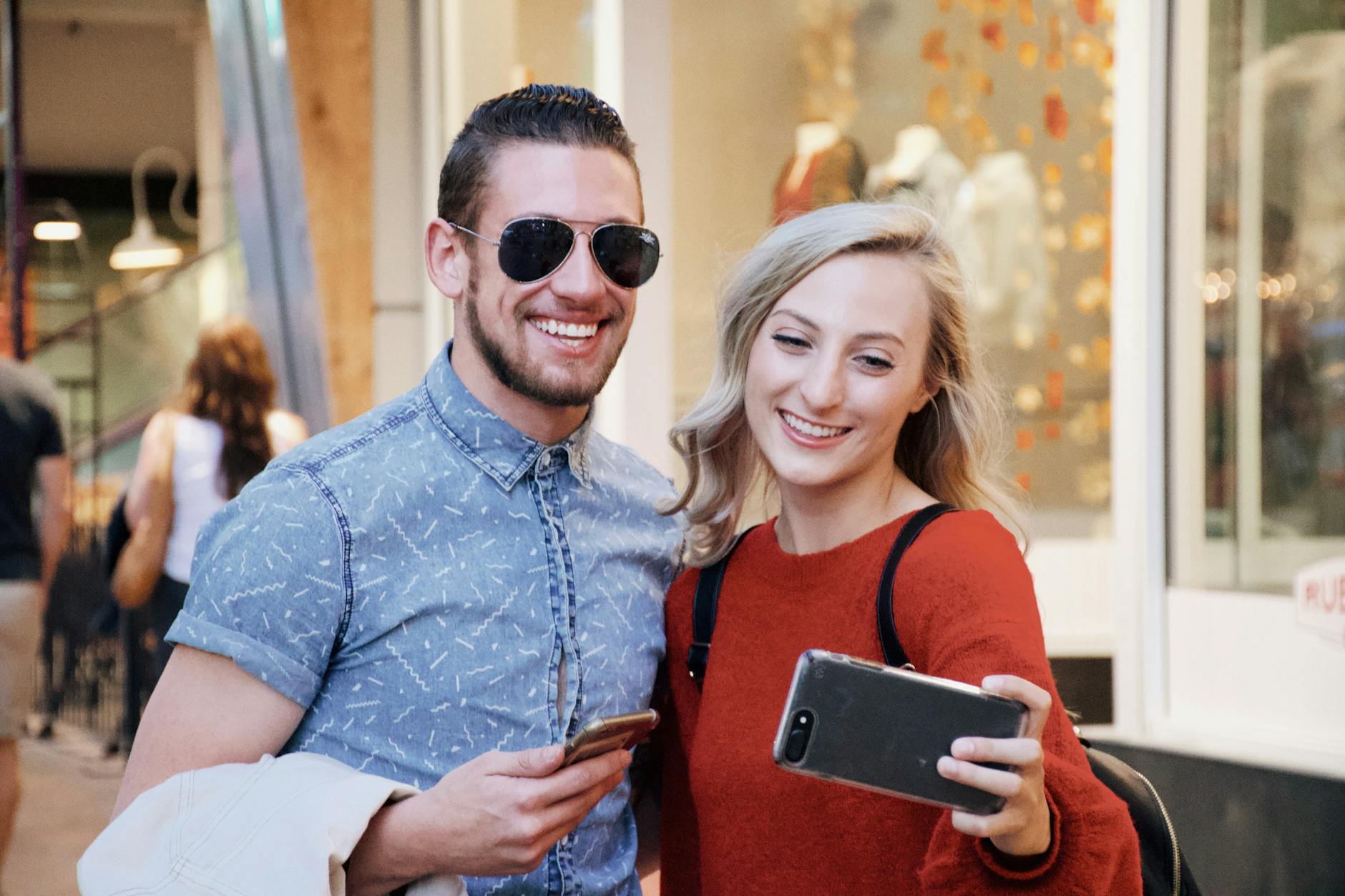 配图