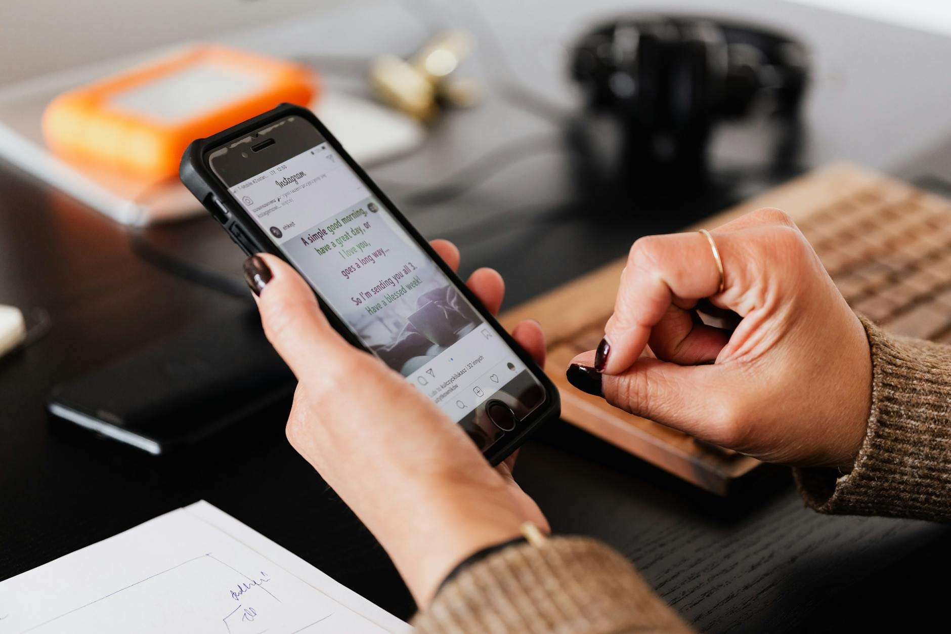 配图