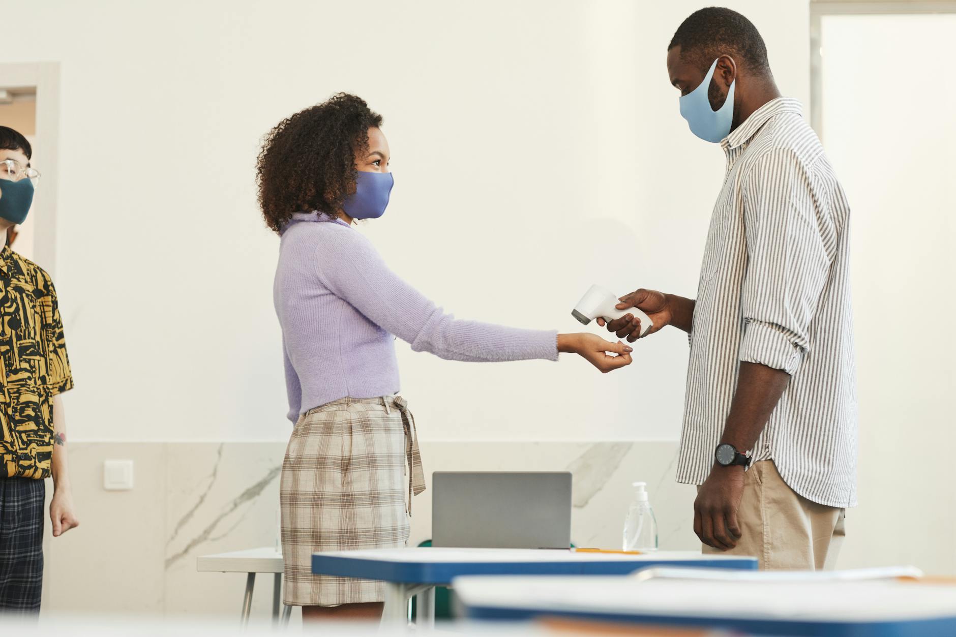 配图
