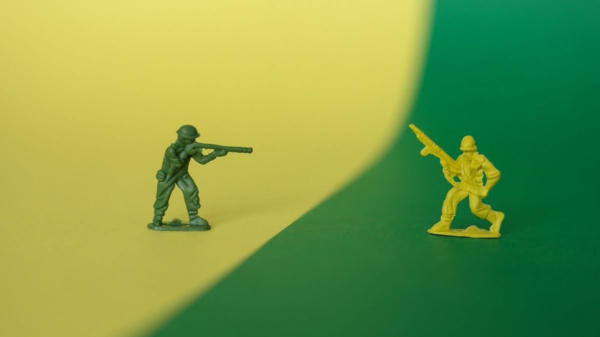 Og midt i alt dette går frontlinjen