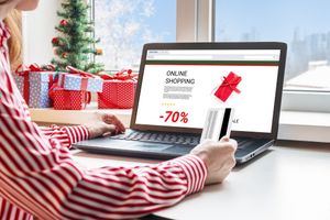 10 Holiday Survival Tips That Will Keep You Sane This Season