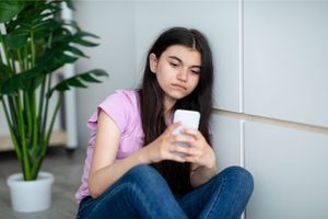 10 Signs Your Teenager Needs A Social Media Detox