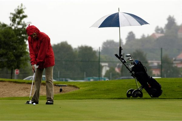 7 Tips For Golfing In The Rain Like A Pro