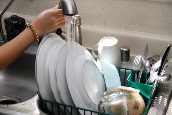 10 Simple Ways To Conserve Water In The Kitchen
