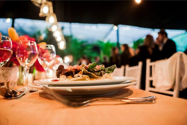 10 Cheap Ways To Feed Wedding Guests Without Sacrificing Quality
