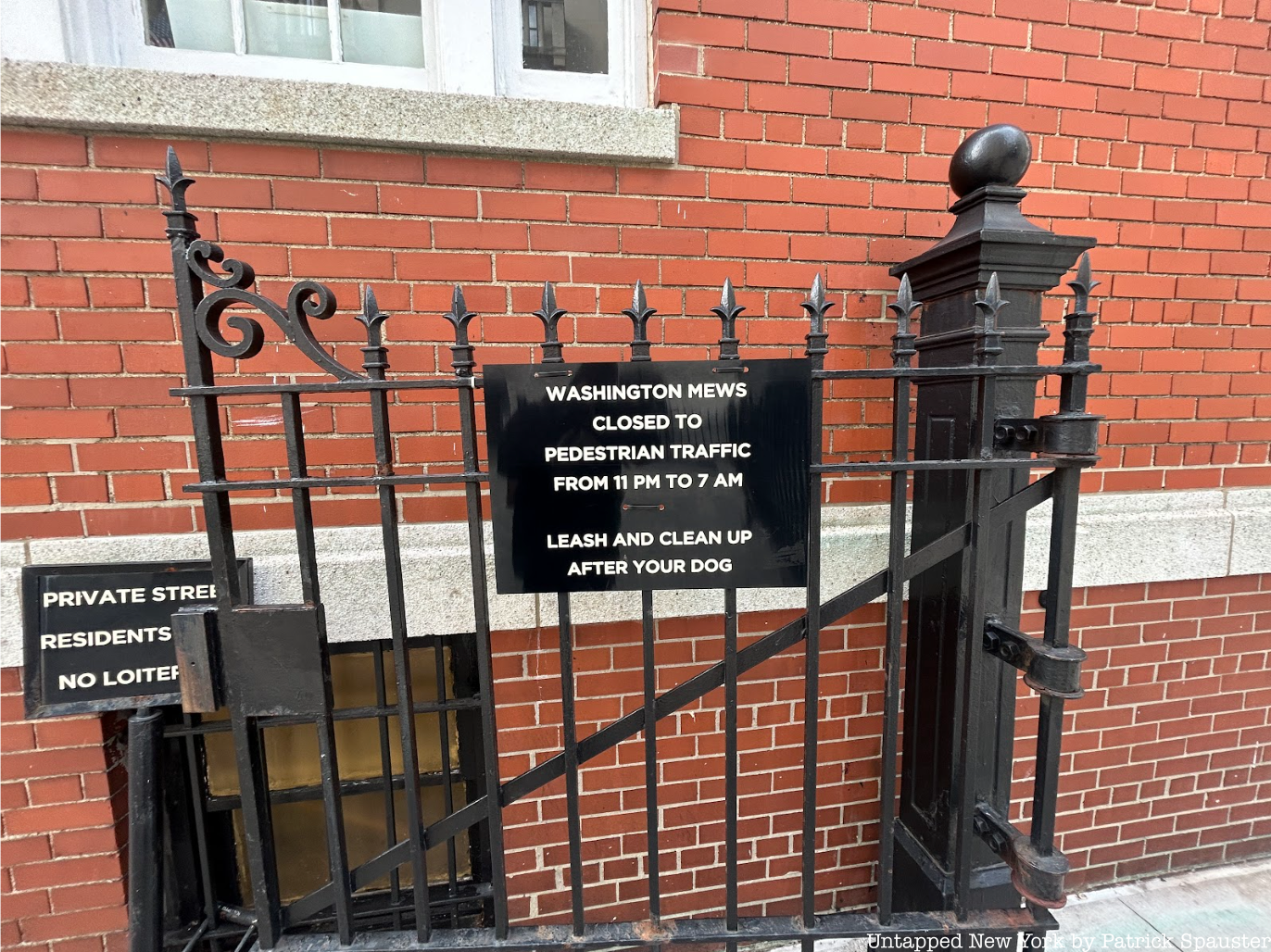 An image of the gates at the Washington Mews showing its closing hours and indicating that it is a private street
