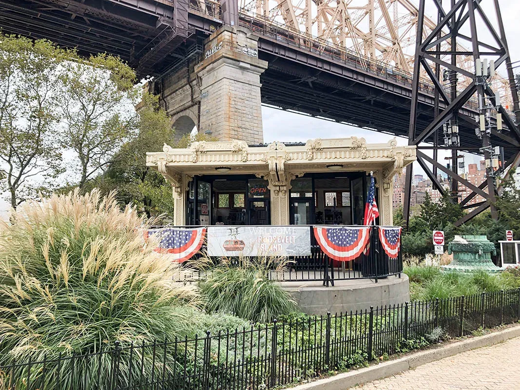 Roosevelt Island Historical Society (RIHS), the visitors center 