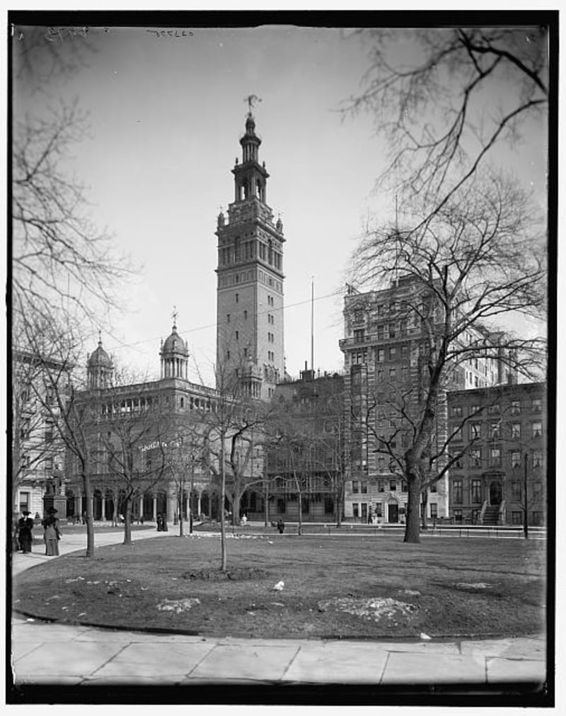 Black and white photo of the second Madison Square Garden building