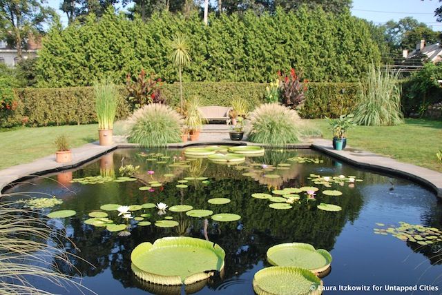 outside wave hill museum