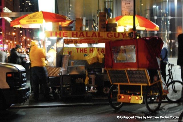 Exterior_The Halal Guys_Midtown New York_Untapped Cites_Matthew Dorian Corbin
