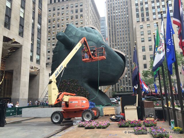 Monumental Jeff Koons 
