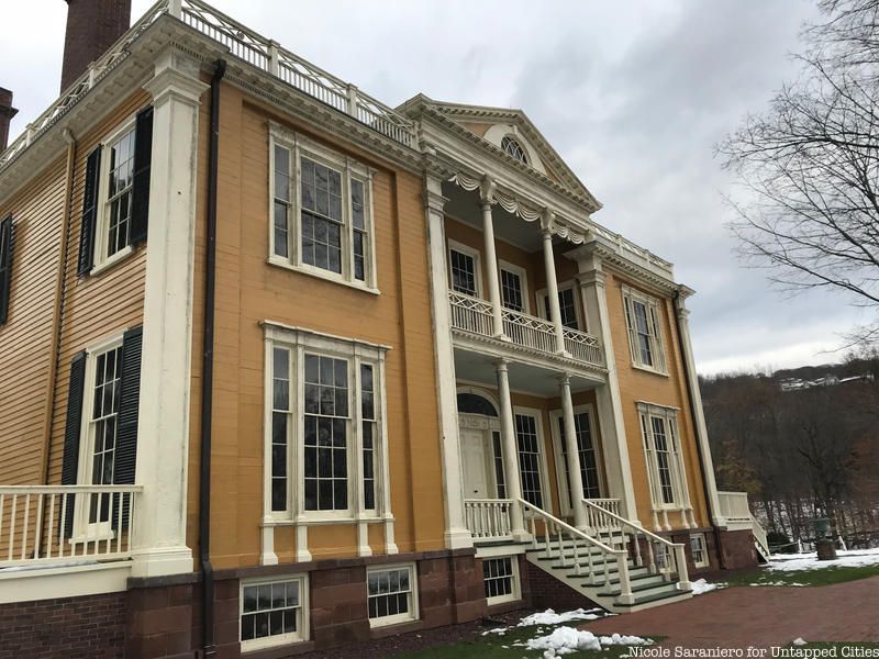 The yellow rebuilt house of Boscobel