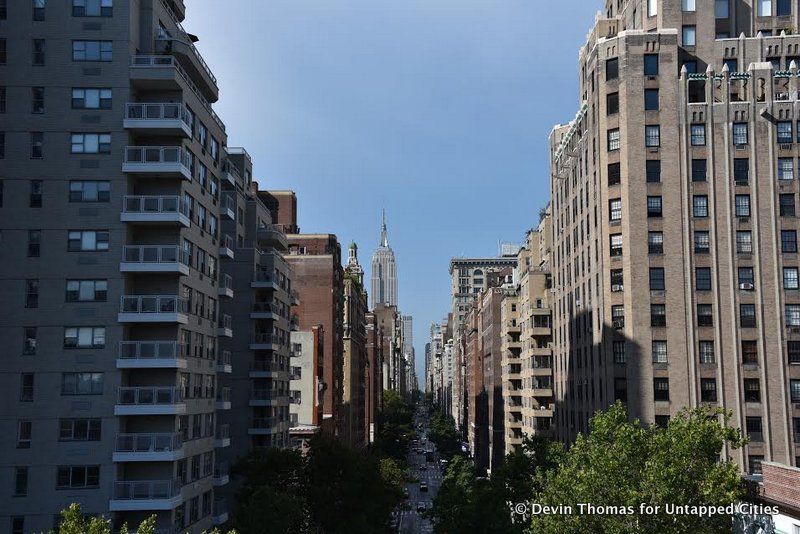 5th_ave_view-washington_squara_arch-washington_square_park-nyc-untapped_cities-devin_thomas