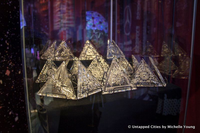 Groundhog-Staten Island Chuck-Ripleys Believe it or Not-New Year's Eve Centennial Ball-Times Square-NYC_11