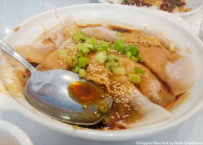 Dumplings with hot oil pepper