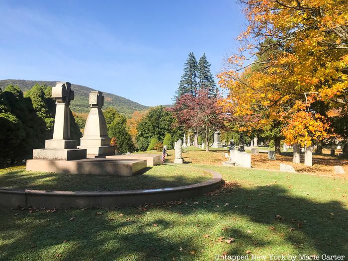 The graves of Washington and Emily Roebling in Cold Spring Cemetery