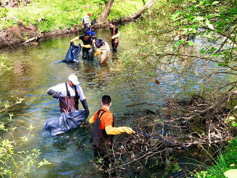 Shoelace Park TrashTag Pickup, Photo courtesy of  Natural Areas Conservancy