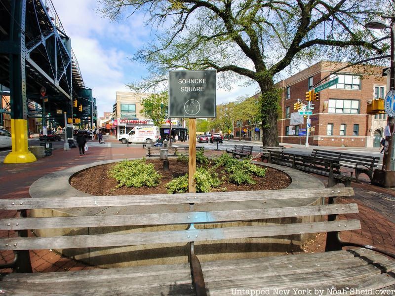 Sohncke Square in Woodside