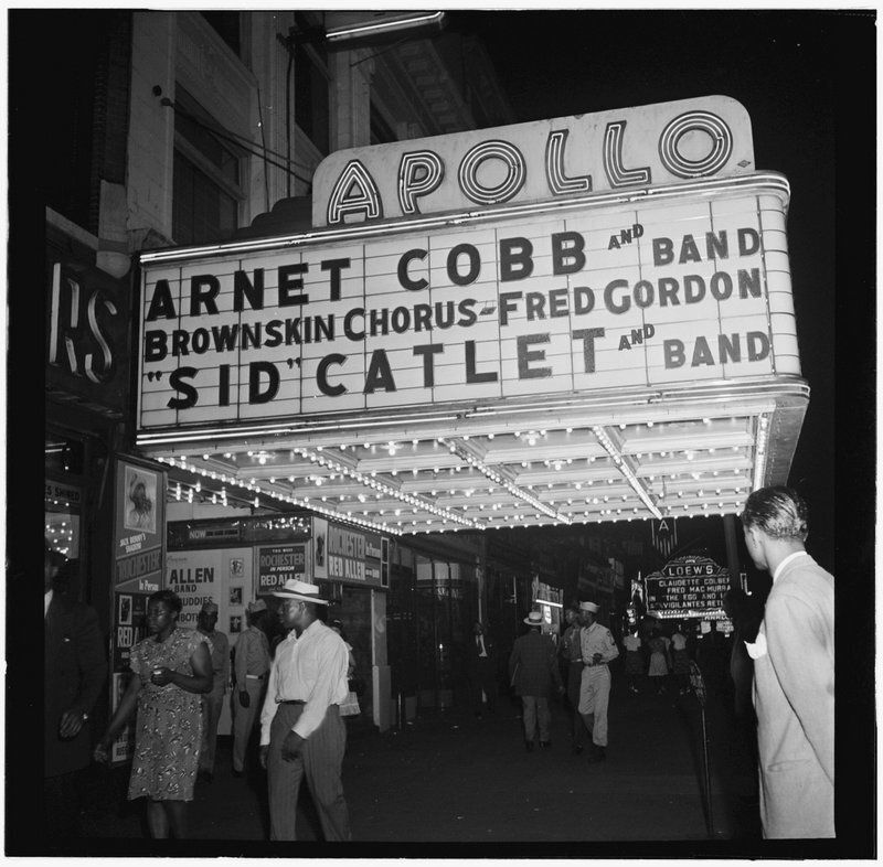 The exterior of the Apollo Theater at night. 